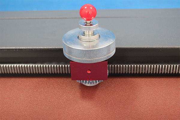 Macchina per test di abrasione DIN conforme ISO 4649 Strumento per test tessili per il conteggio dei risultati