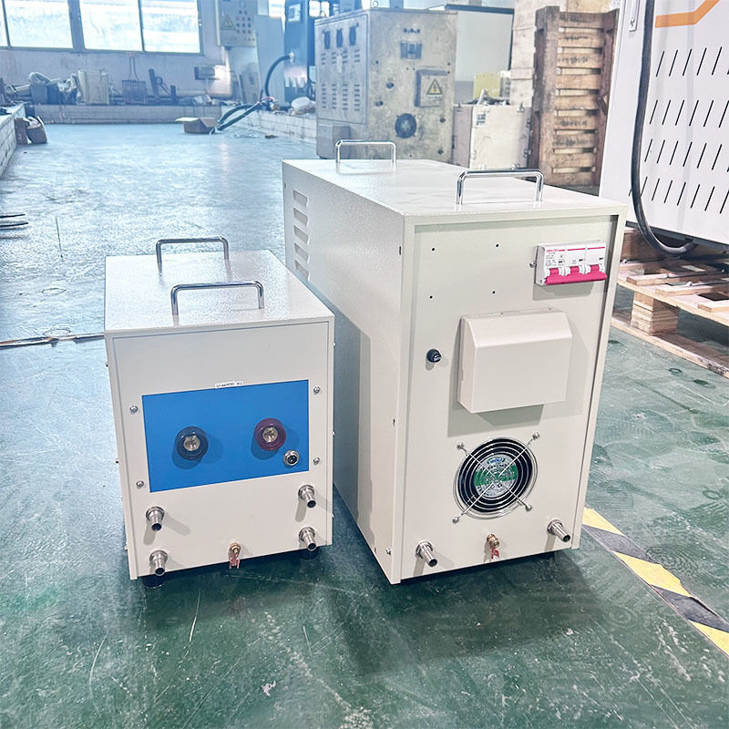 Macchina di riscaldamento a induzione portatile di alta qualità da 25 kW per il trattamento termico dei metalli 220v con nuovi motori pompe motori