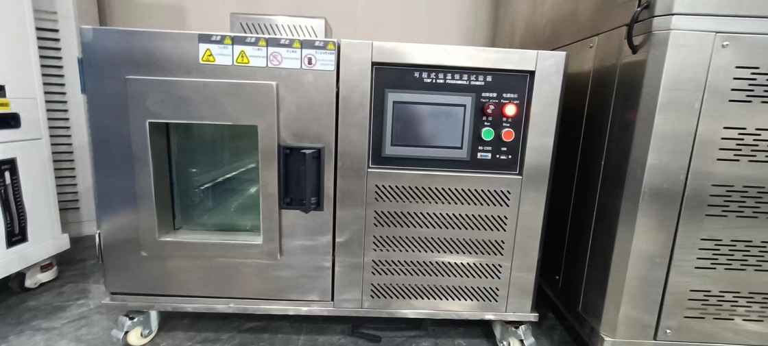 Camera di prova a temperatura e umidità costanti su banco di prova per prove ambientali di laboratorio