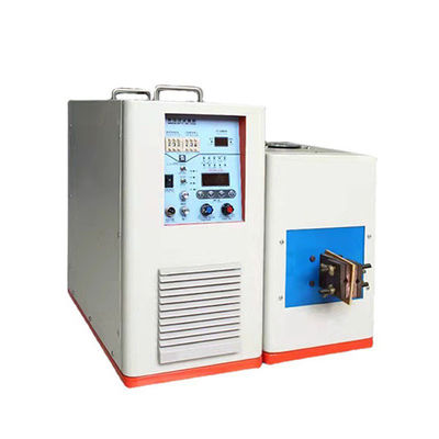 Apparecchiature di riscaldamento per induzione elettronica - miniaturizzazione e elevata efficienza MACCINA di riscaldamento per induzione ad altissima frequenza con riscaldamento rapido Apparecchiature di riscaldamento per induzione - risparmio di tempo e costi