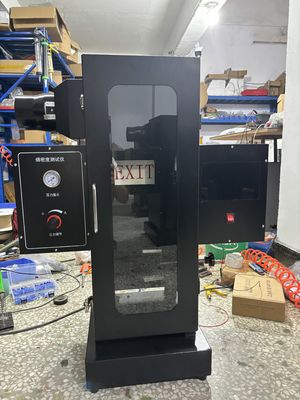 Apparecchio di prova della densità di fumo per combustione o decomposizione dei materiali da costruzione