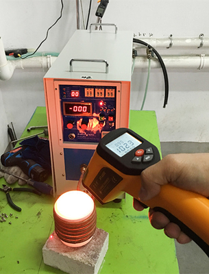 7.5L/Min Induction Heating Equipment Melting che estigue macchina ad alta frequenza